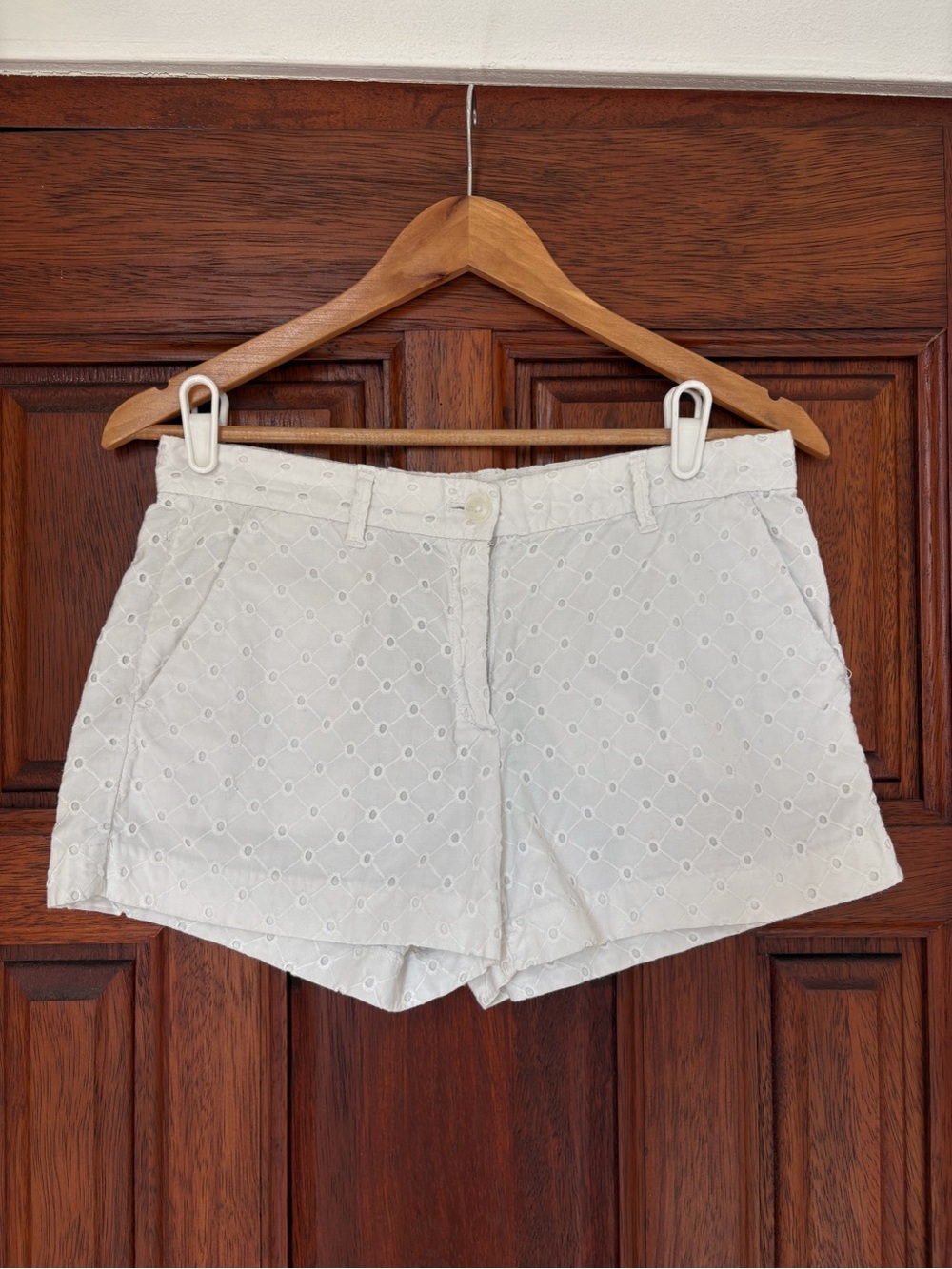 Gap White Cotton Eyelet Shorts Embroidered Size 2